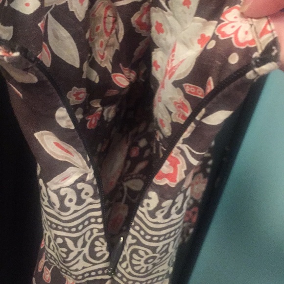 5/$25 SALE 🌟 Ann Taylor Loft Floral top - Picture 4 of 5